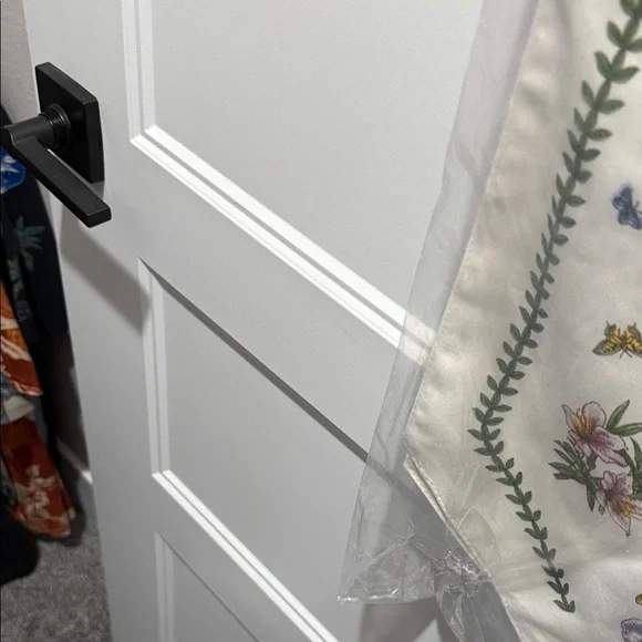 Portmeirion Green and White Floral Tablecloth - Picture 4 of 5